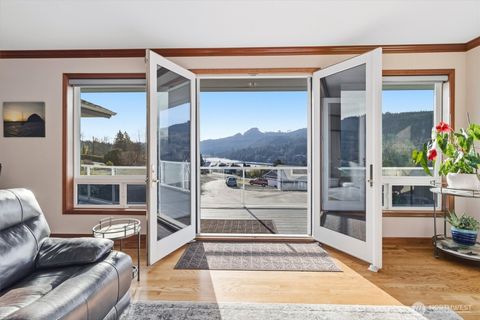 Photo of 18019 Mariposa Lane, Mount Vernon, WA 98274 (MLS # 2471086)