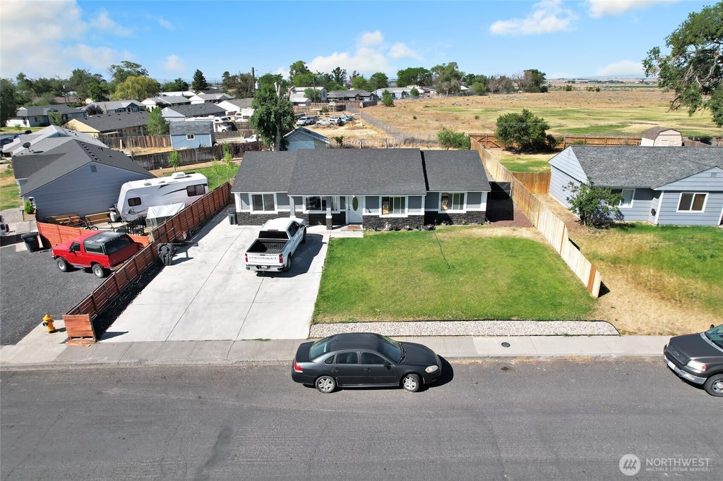 Photo of 1101 Arnold Drive, Moses Lake, WA 98837 (MLS # 2544124)