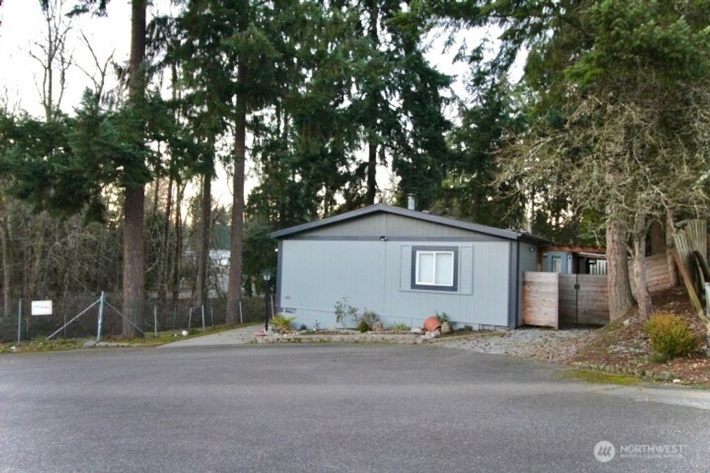 Photo of 2402 S 370th Place, Federal Way, WA 98003 (MLS # 2441698)