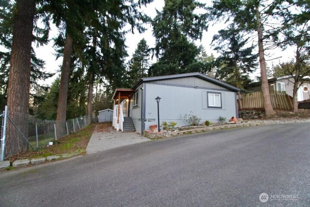 Photo of 2402 S 370th Place, Federal Way, WA 98003 (MLS # 2441698)