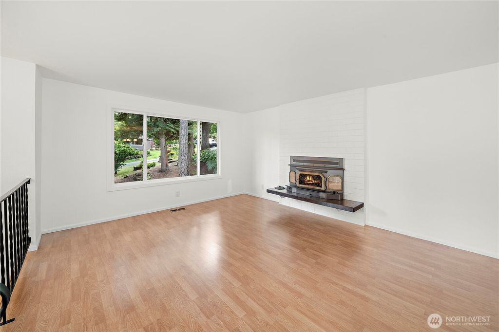 Photo of 1108 NE 195th Street, Shoreline, WA 98155 (MLS # 2532030)