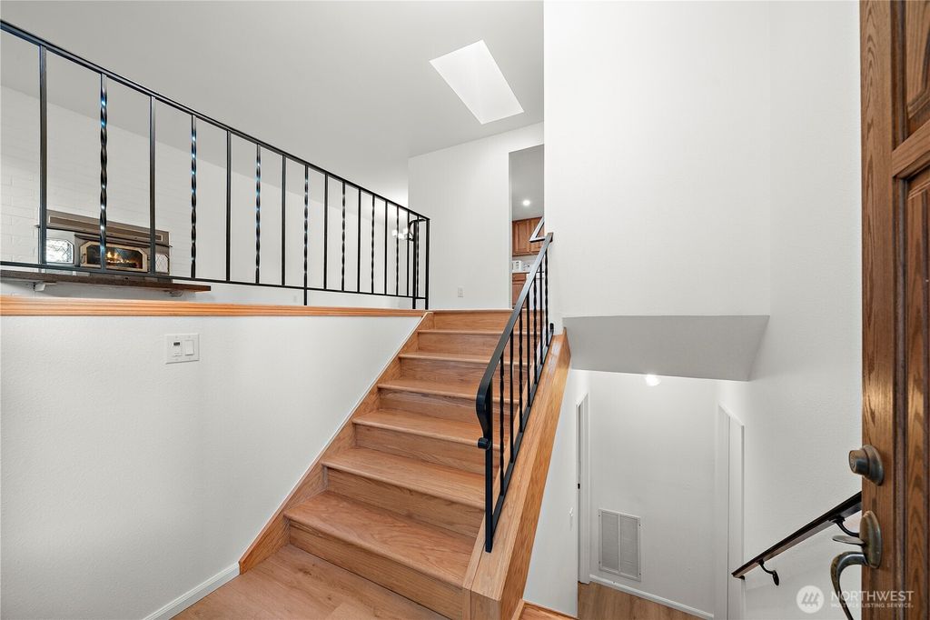 Photo of 1108 NE 195th Street, Shoreline, WA 98155 (MLS # 2532030)