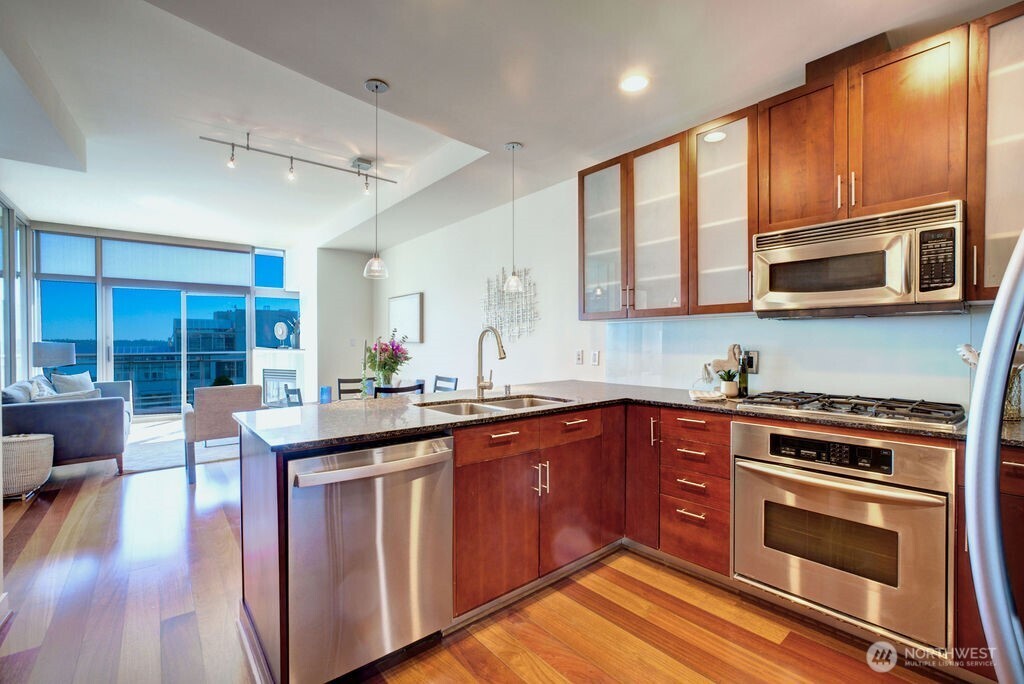 2033 2nd Avenue 2010