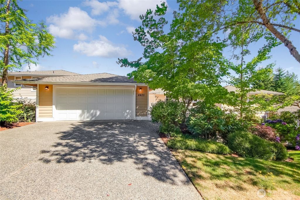 Photo of 4425 Providence Point Pl Pl SE #3002, Issaquah, WA 98029 (MLS # 2413122)