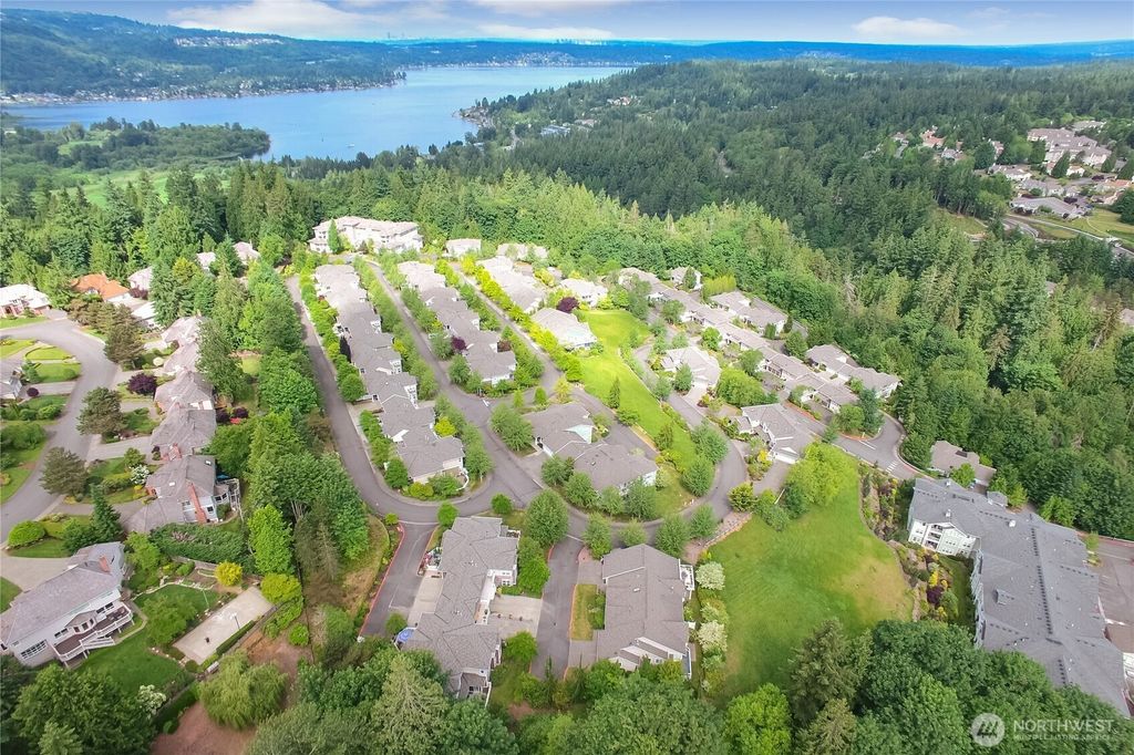 Photo of 4425 Providence Point Pl Pl SE #3002, Issaquah, WA 98029 (MLS # 2413122)