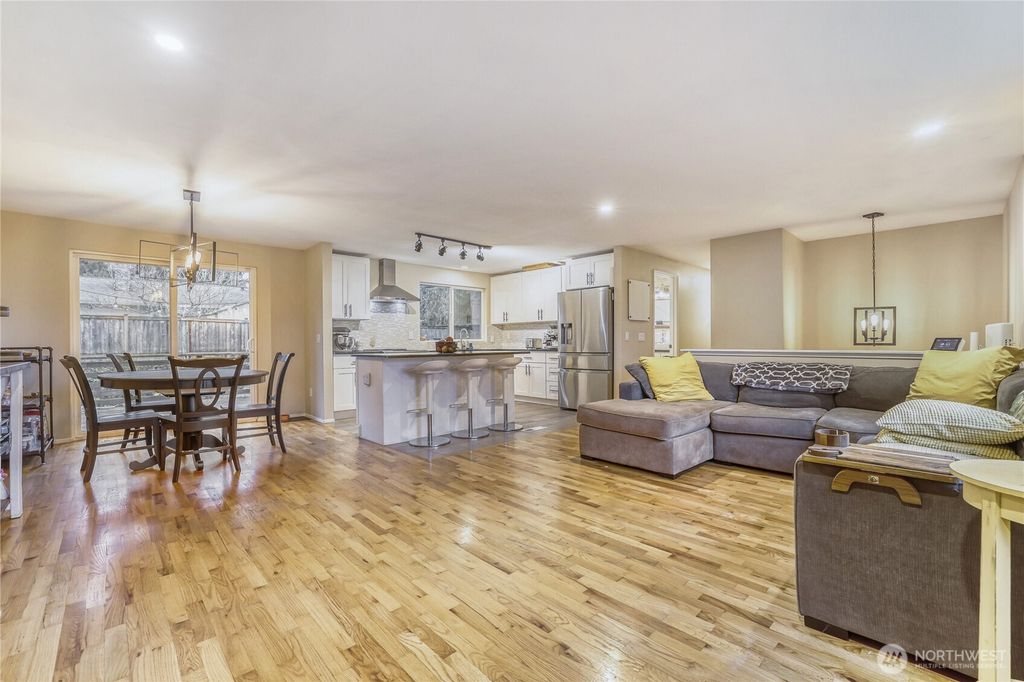 Photo of 18517 44th Avenue W, Lynnwood, WA 98037 (MLS # 2475073)