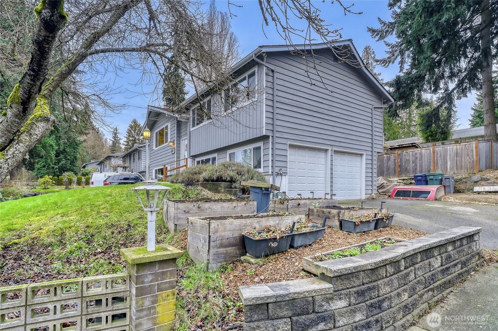 Photo of 18517 44th Avenue W, Lynnwood, WA 98037 (MLS # 2475073)