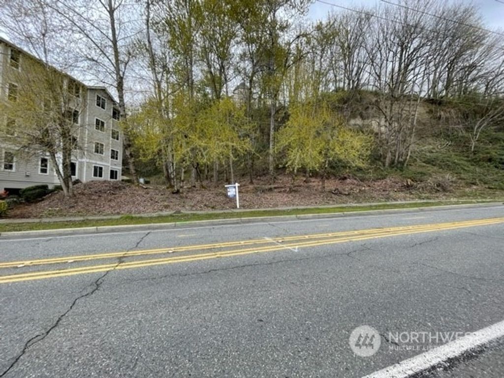 Photo of 1600 Lake Washington Boulevard N, Renton, WA 98056 (MLS # 2174650)