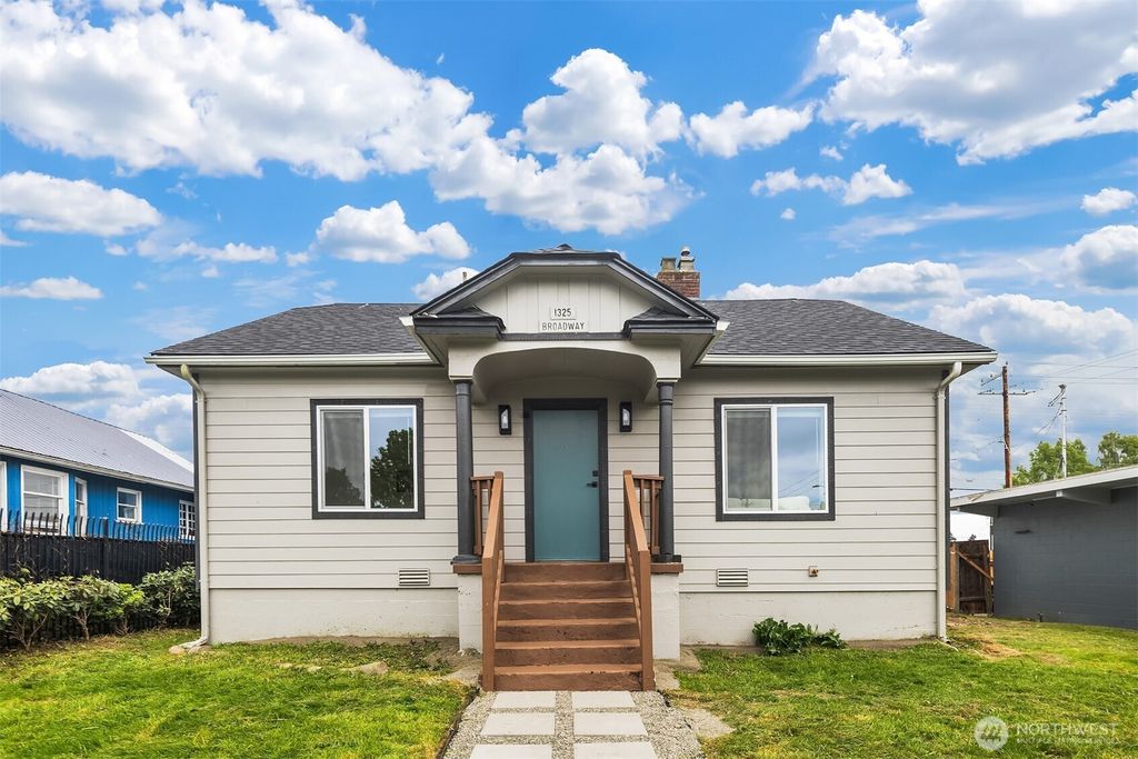 Photo of 1325 Broadway, Everett, WA 98201 (MLS # 2519815)