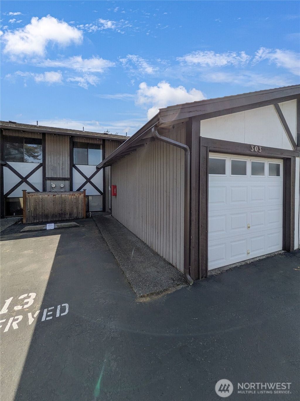 Photo of 317 SW 112th Street #303, Seattle, WA 98146 (MLS # 2526186)