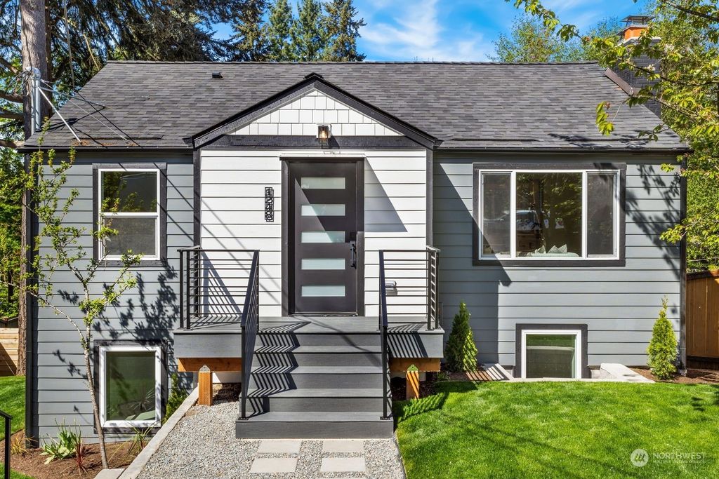Photo of 1248 NE 104th Street, Seattle, WA 98125 (MLS # 2227586)