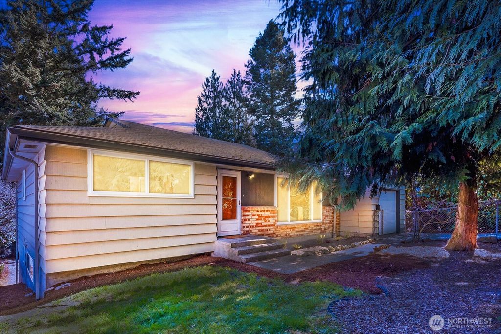 Photo of 16730 Meridian Avenue N, Shoreline, WA 98133 (MLS # 2348037)