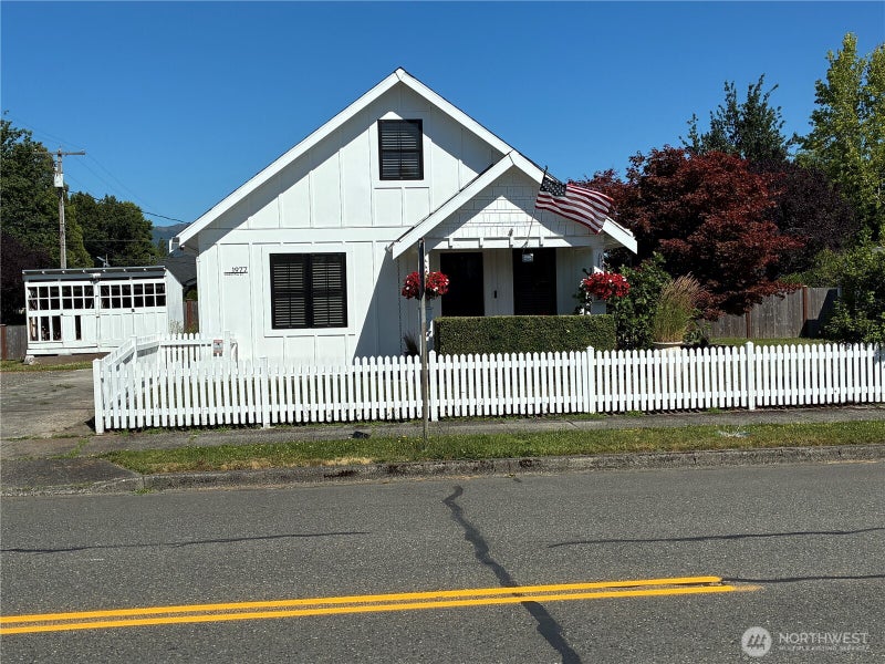 1977 Harding Street