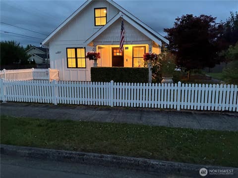 Photo of 1977 Harding Street, Enumclaw, WA 98022 (MLS # 2550428)