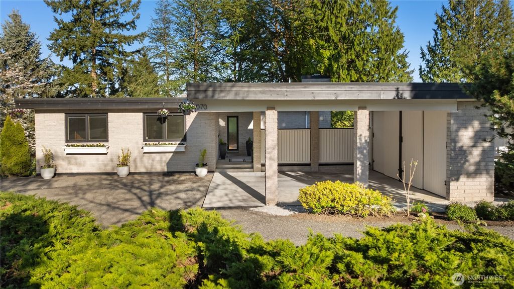 Photo of 2070 127th Avenue SE, Bellevue, WA 98005 (MLS # 2506575)