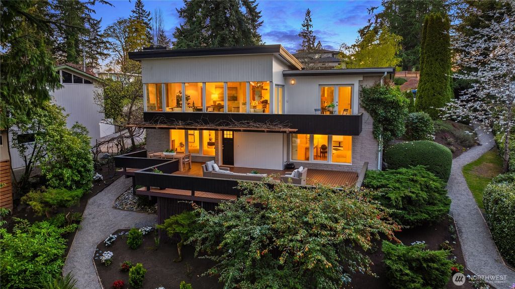 Photo of 2070 127th Avenue SE, Bellevue, WA 98005 (MLS # 2506575)