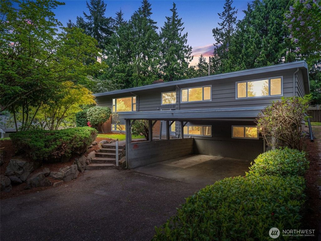 Photo of 4225 NE 88th Street, Seattle, WA 98115 (MLS # 2348446)