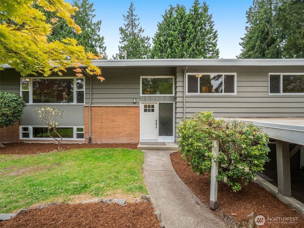 Photo of 4225 NE 88th Street, Seattle, WA 98115 (MLS # 2348446)