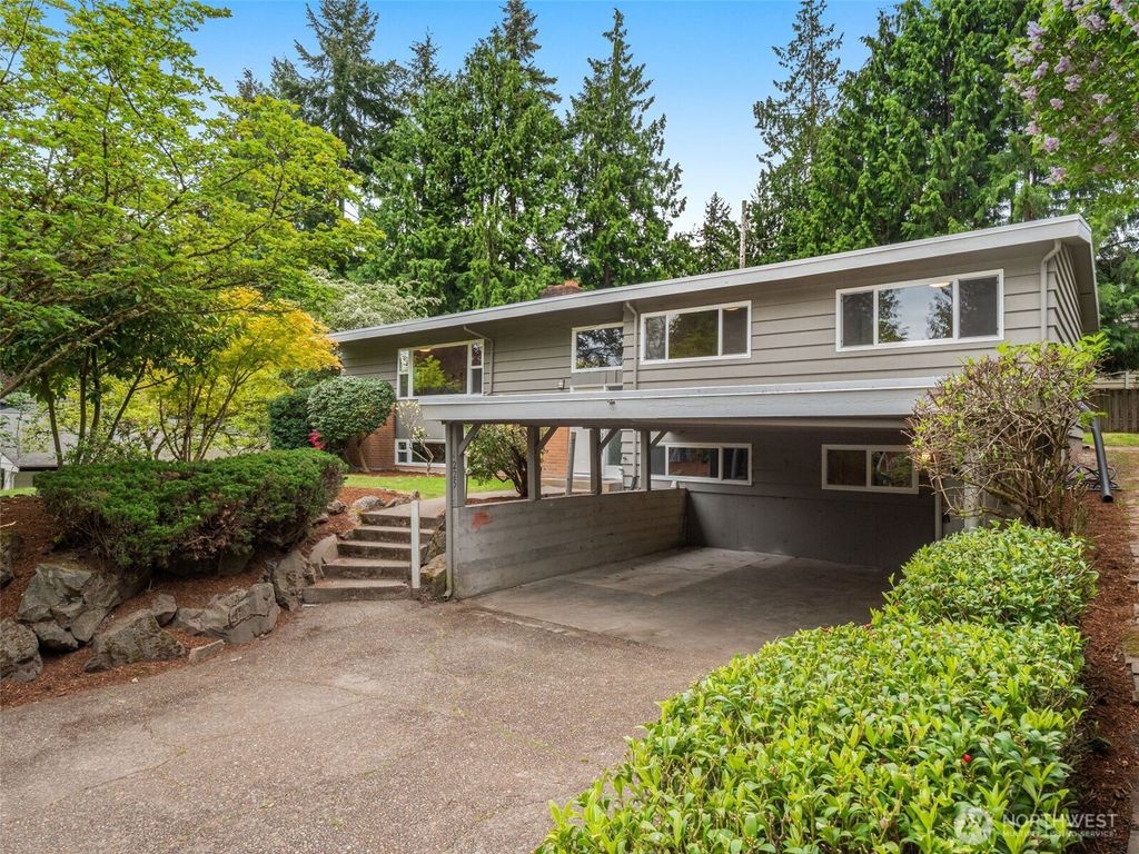 Photo of 4225 NE 88th Street, Seattle, WA 98115 (MLS # 2348446)
