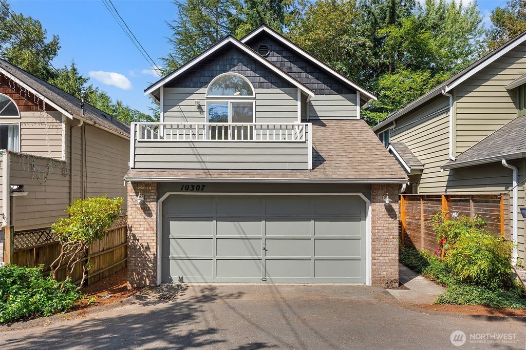 Photo of 10307 46th Avenue NE, Seattle, WA 98125 (MLS # 2409474)