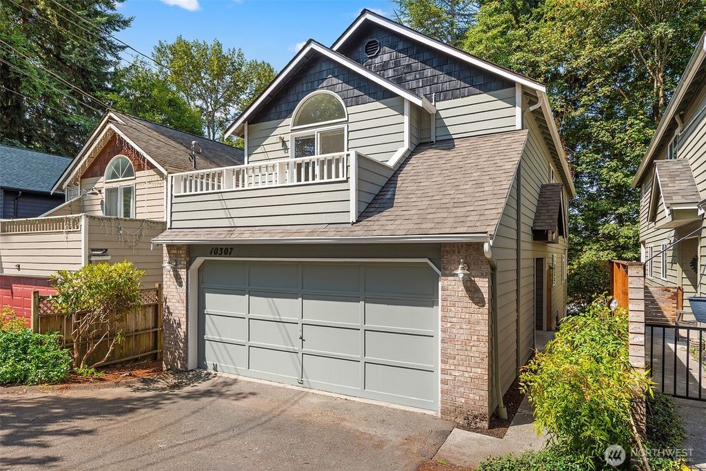 Photo of 10307 46th Avenue NE, Seattle, WA 98125 (MLS # 2409474)