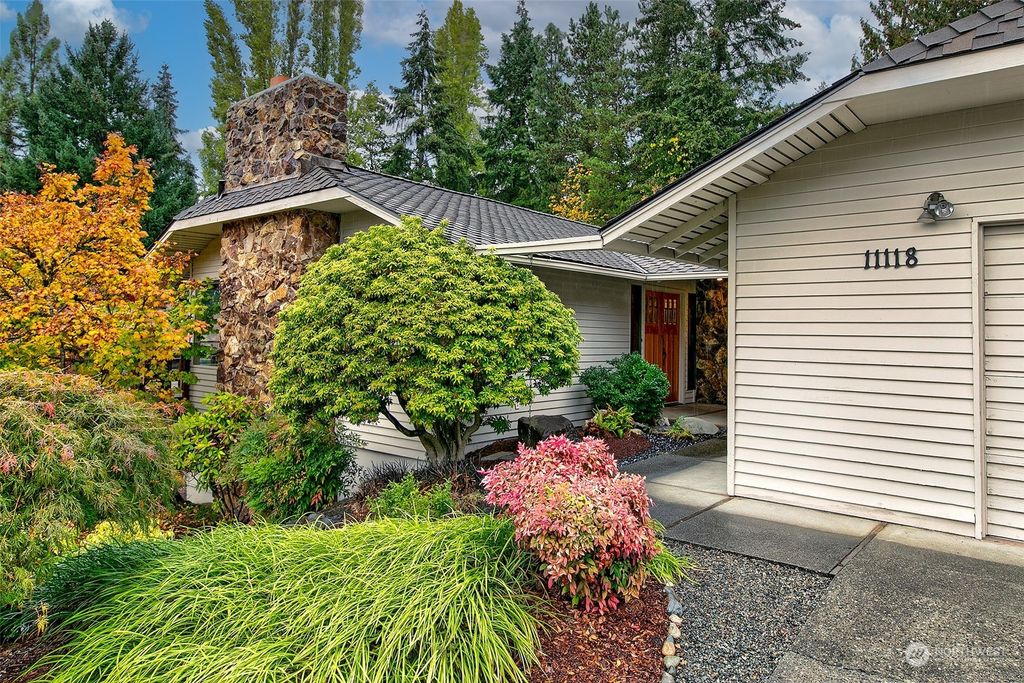 Photo of 11118 SE 57th Street, Bellevue, WA 98006 (MLS # 2011188)