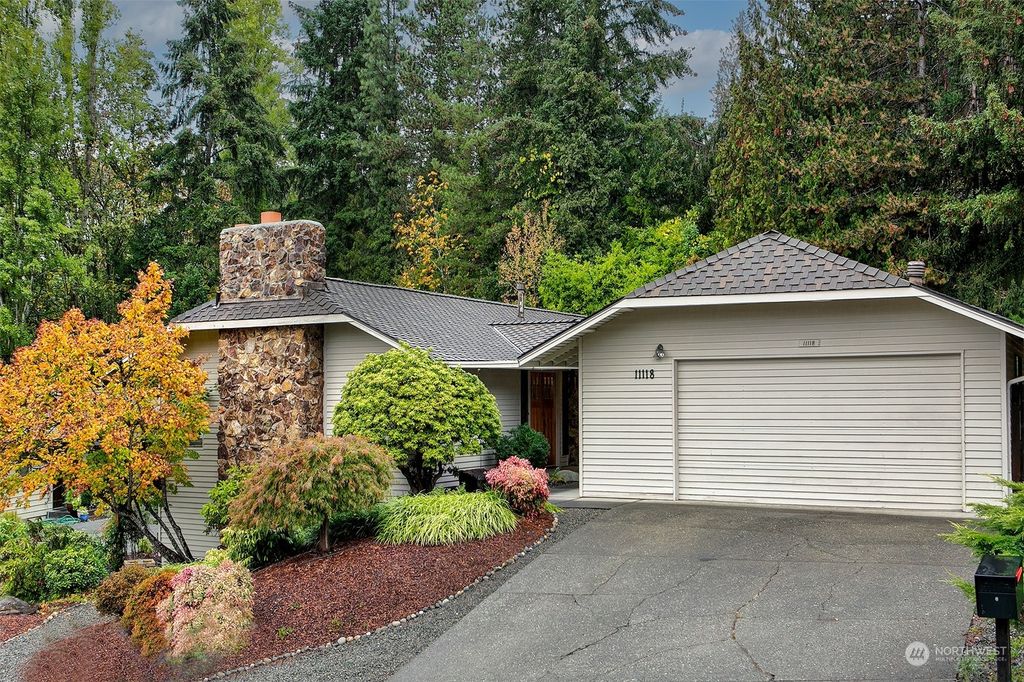 Photo of 11118 SE 57th Street, Bellevue, WA 98006 (MLS # 2011188)
