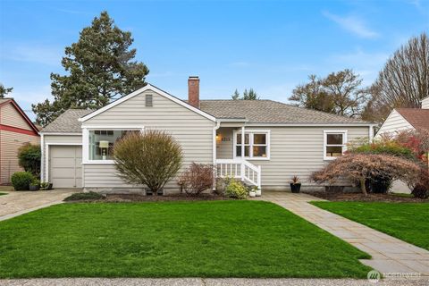 Photo of 8215 40th Avenue NE, Seattle, WA 98115 (MLS # 2480776)