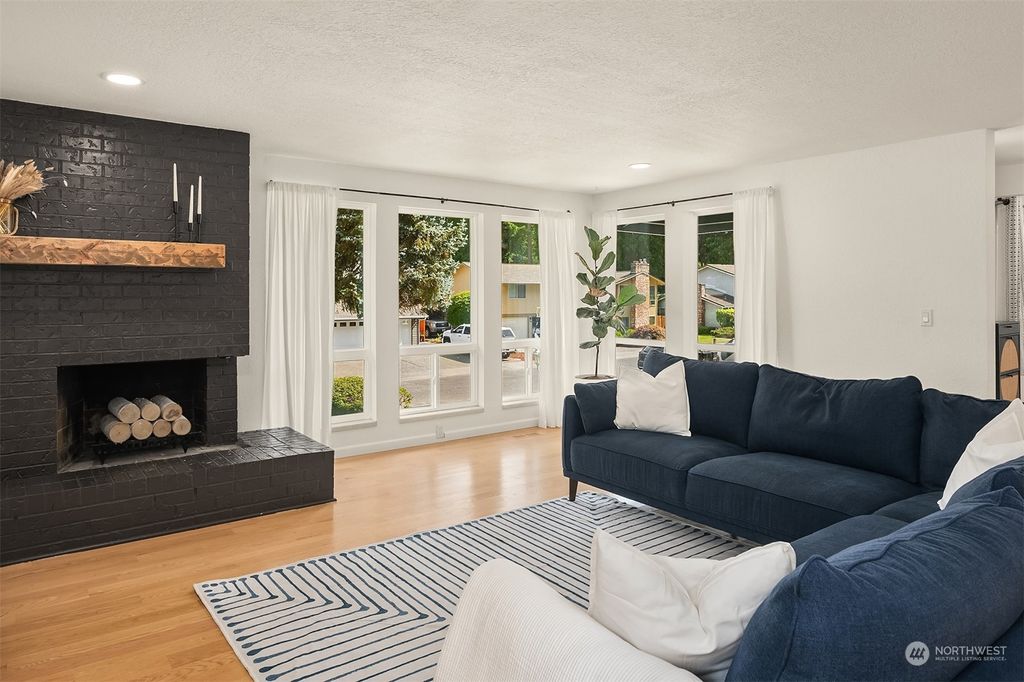 Photo of 14223 148th Place SE, Renton, WA 98059 (MLS # 2290001)
