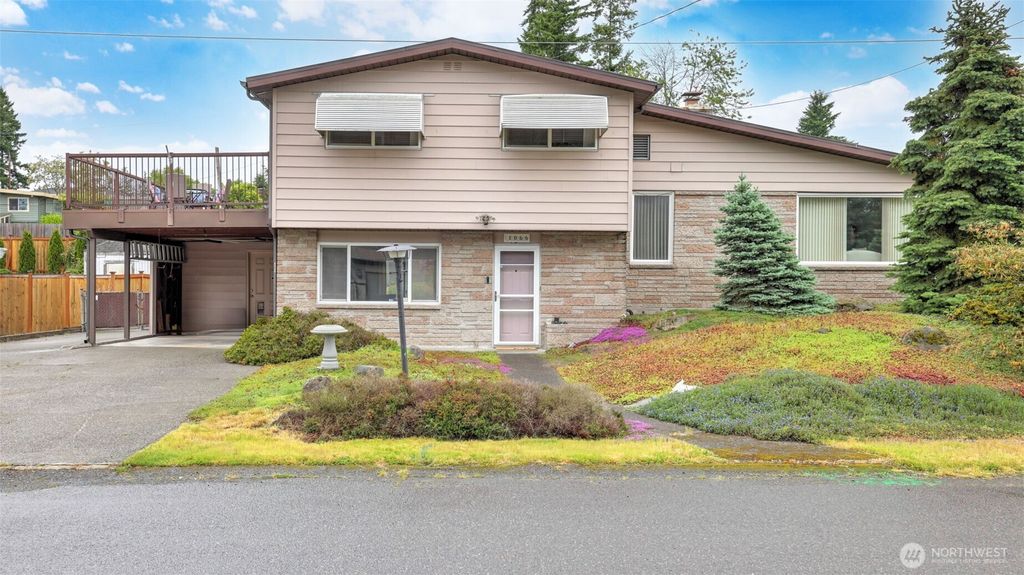 Photo of 1066 Lynnwood Avenue NE, Renton, WA 98056 (MLS # 2385286)