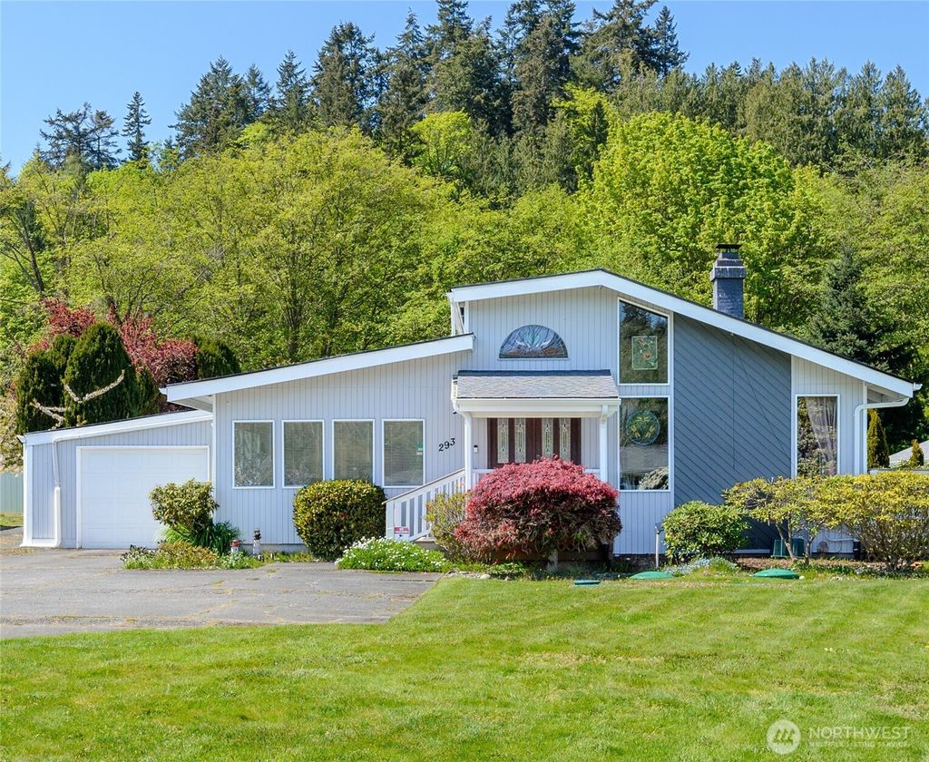 Photo of 293 N Ridge View Dr Dr, Port Angeles, WA 98362 (MLS # 2516517)