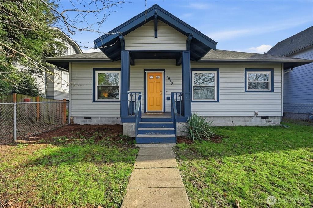 Photo of 2005 McDougall Avenue, Everett, WA 98201 (MLS # 2482260)