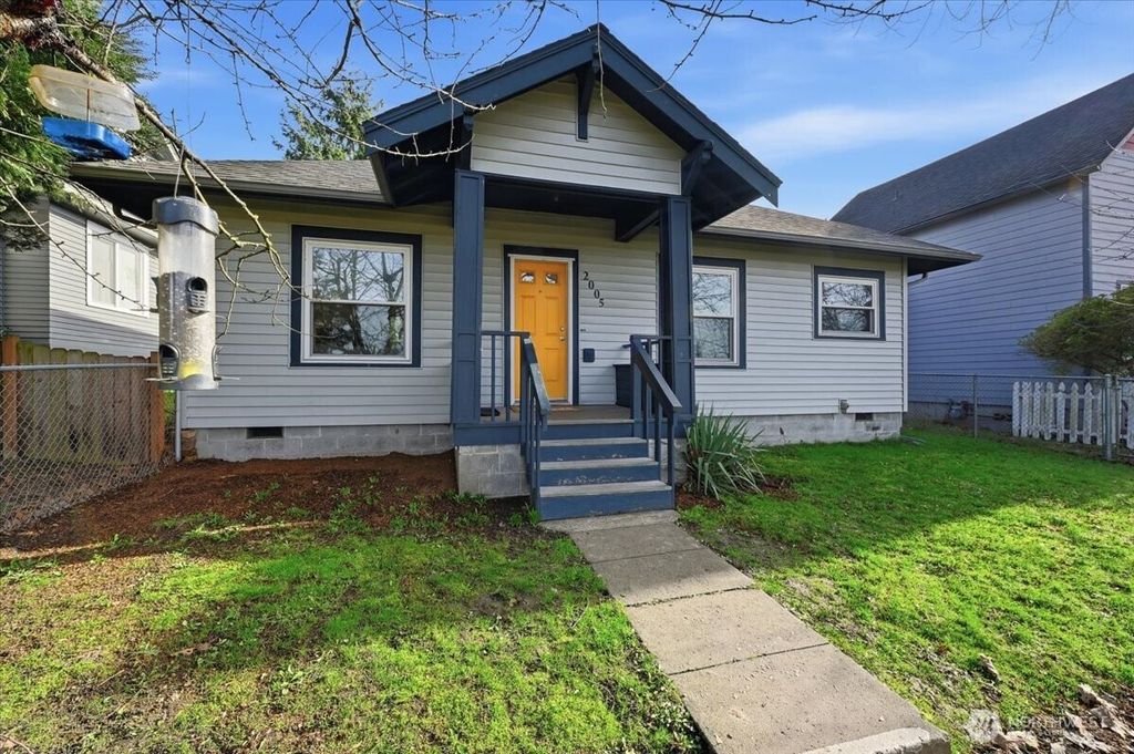 Photo of 2005 McDougall Avenue, Everett, WA 98201 (MLS # 2482260)