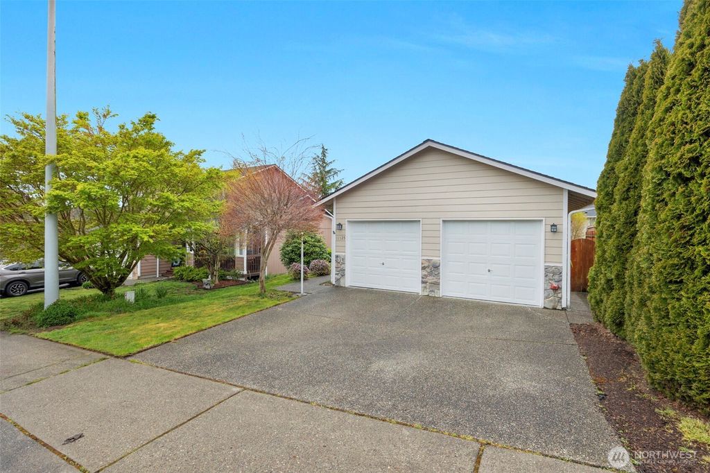Photo of 11125 16th Place SE, Lake Stevens, WA 98258 (MLS # 2507339)