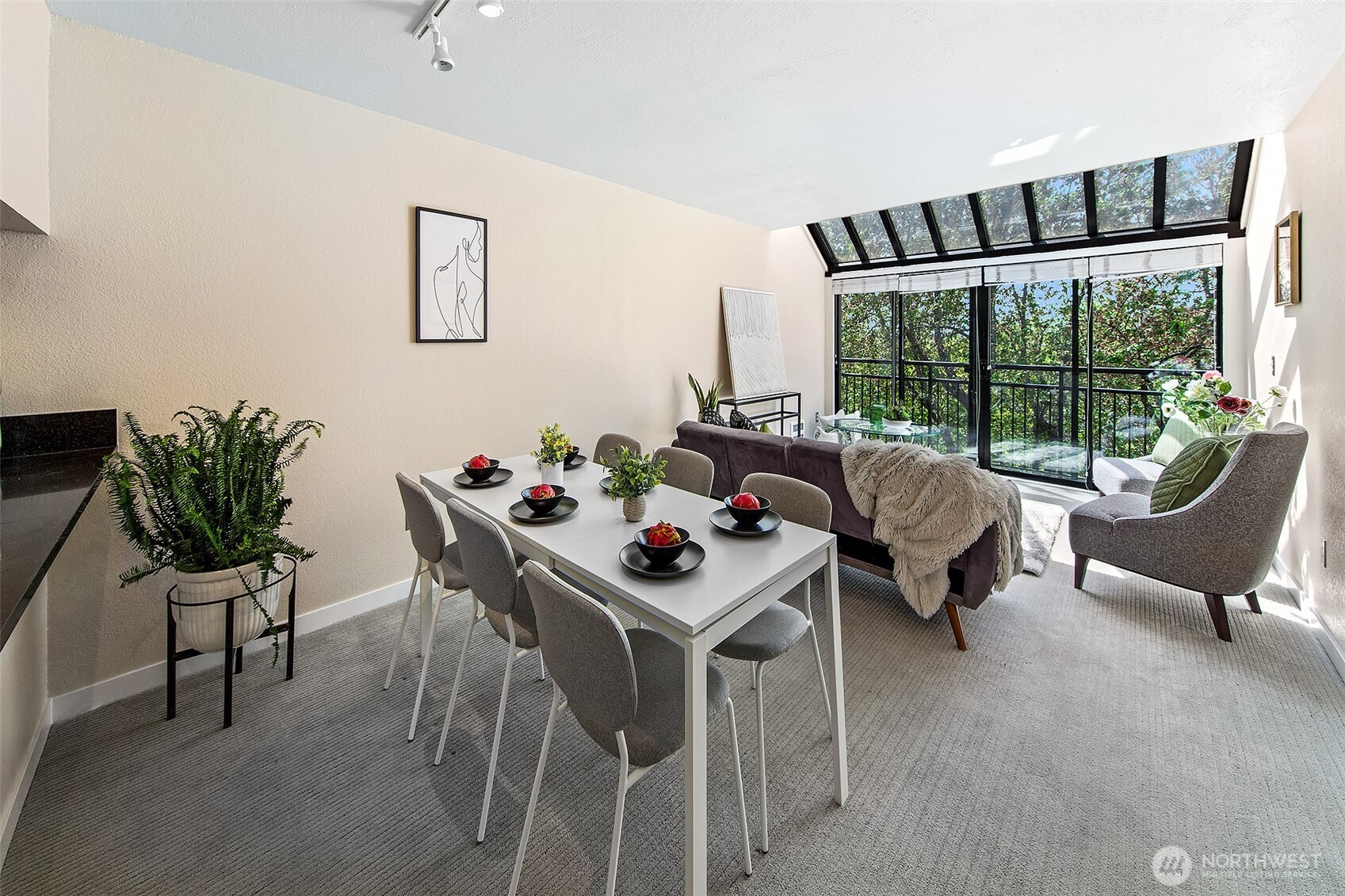 275 W Roy Street 415