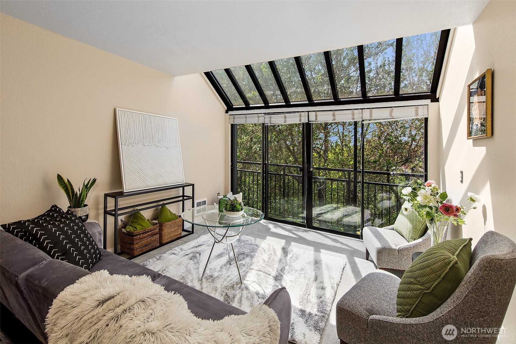 275 W Roy Street 415