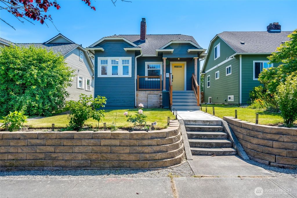 Photo of 1711 Rainier Avenue, Everett, WA 98201 (MLS # 2389549)