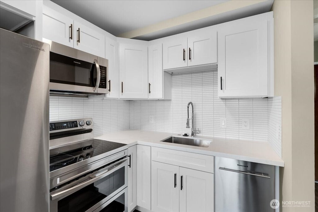Photo of 2100 3rd Avenue #2104, Seattle, WA 98121 (MLS # 2575486)
