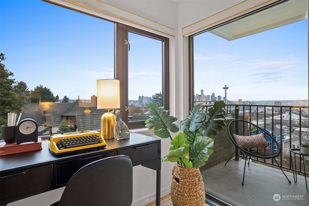 Photo of 7 Highland Drive #502, Seattle, WA 98109 (MLS # 2211618)