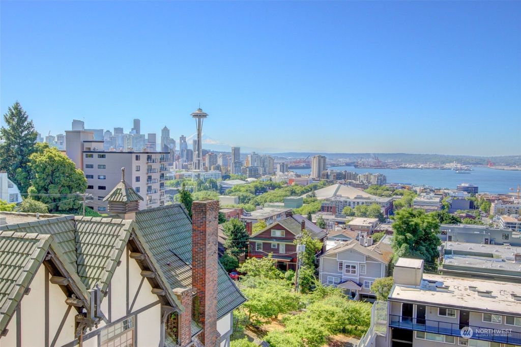 Photo of 7 Highland Drive #502, Seattle, WA 98109 (MLS # 2211618)