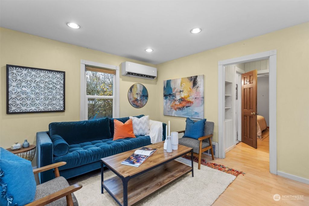 Photo of 10044 6th Avenue SW, Seattle, WA 98146 (MLS # 2179914)