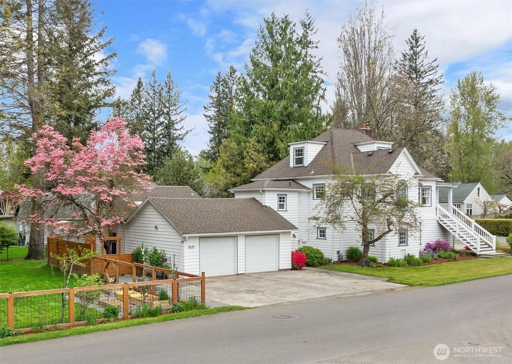 Photo of 8325 Mountain Avenue SE, Snoqualmie, WA 98065 (MLS # 2513770)
