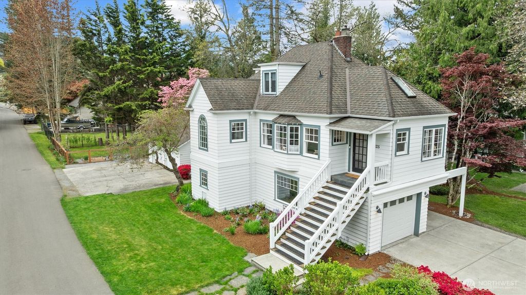 Photo of 8325 Mountain Avenue SE, Snoqualmie, WA 98065 (MLS # 2513770)
