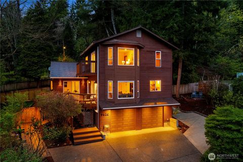 Photo of 9420 NE 129th Place, Kirkland, WA 98034 (MLS # 2476945)