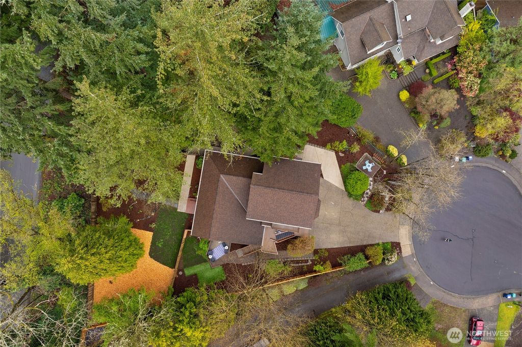 Photo of 9420 NE 129th Place, Kirkland, WA 98034 (MLS # 2476945)