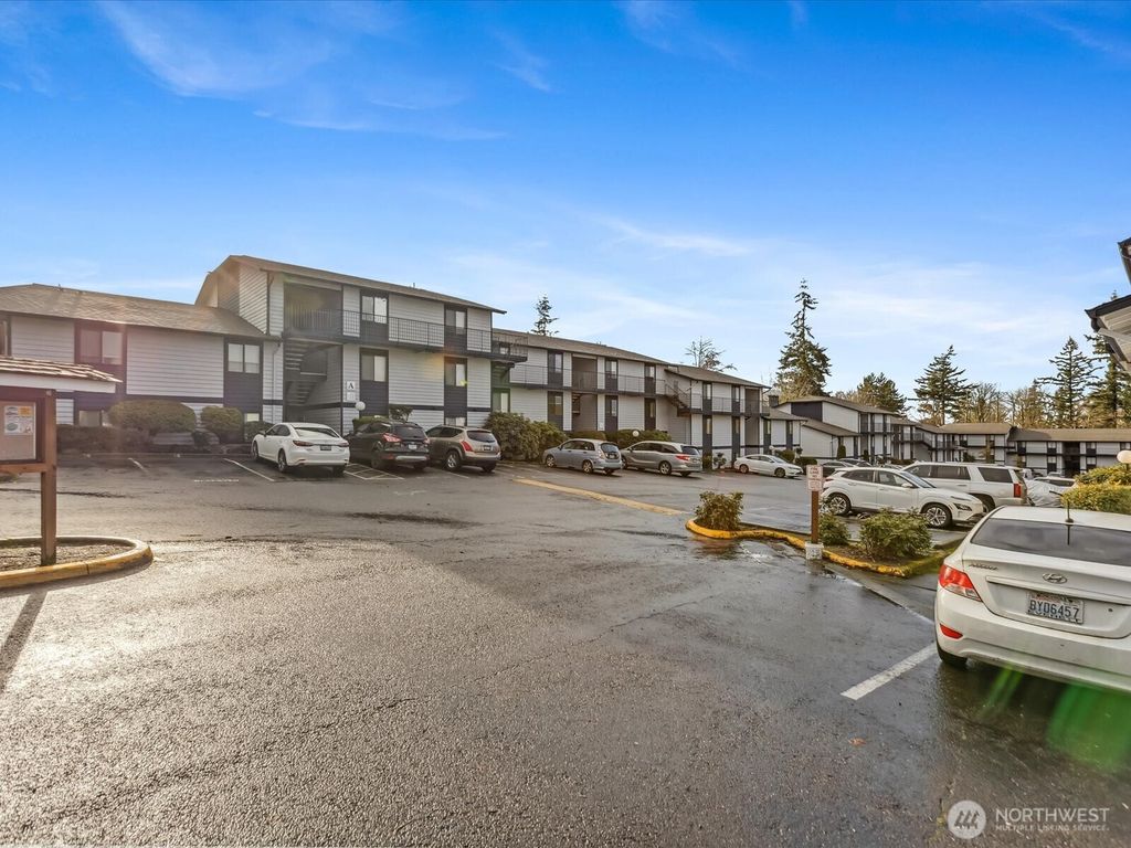 Photo of 15416 40th Avenue W #6, Lynnwood, WA 98087 (MLS # 2368955)