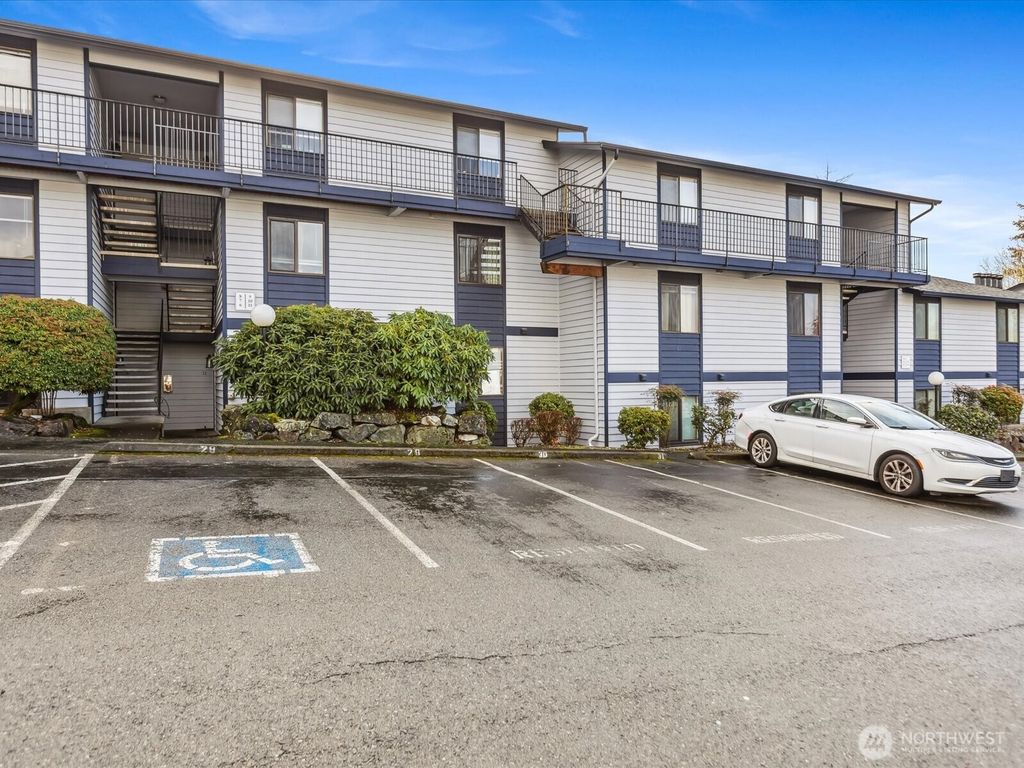 Photo of 15416 40th Avenue W #6, Lynnwood, WA 98087 (MLS # 2368955)