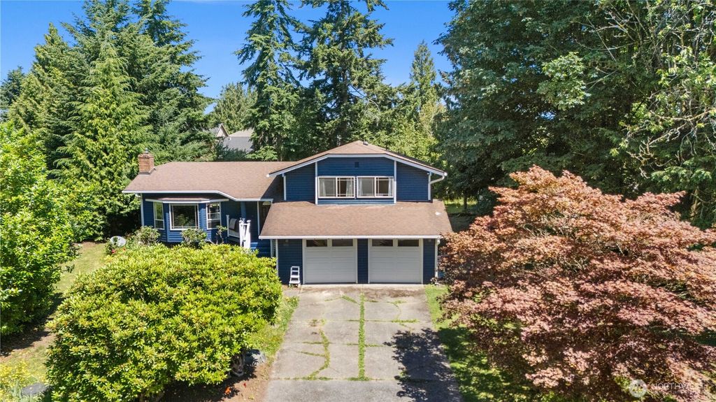 Photo of 901 153rd Place SW, Lynnwood, WA 98087 (MLS # 2539631)