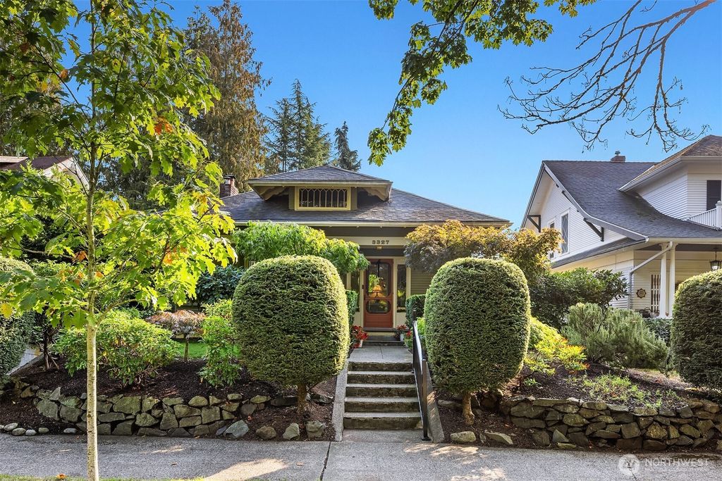 Photo of 3327 Grand Avenue, Everett, WA 98201 (MLS # 2437641)