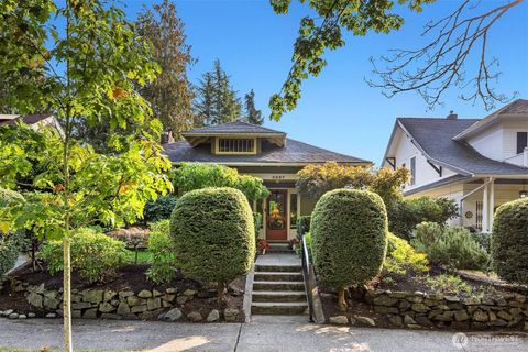Photo of 3327 Grand Avenue, Everett, WA 98201 (MLS # 2437641)